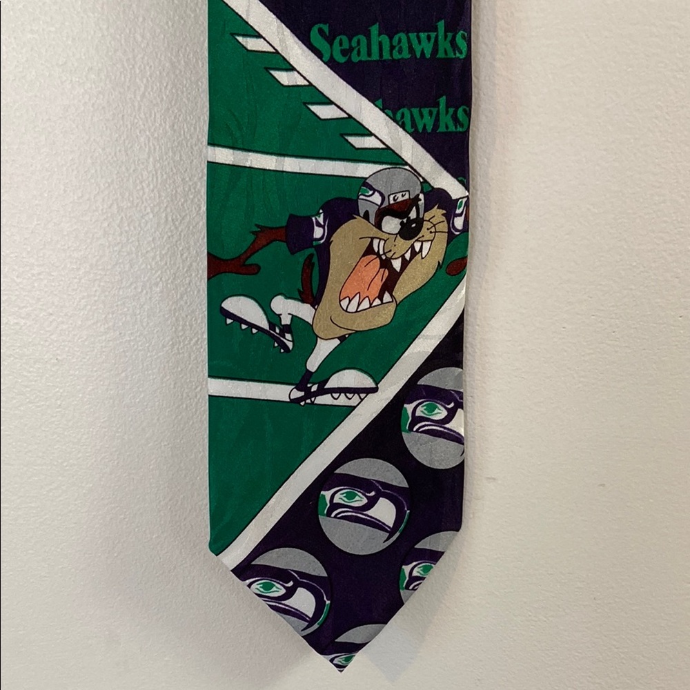 SUPERBOWL WINNERS! Vintage 1993 NFL Seattle Seahawks Looney Tune Tie